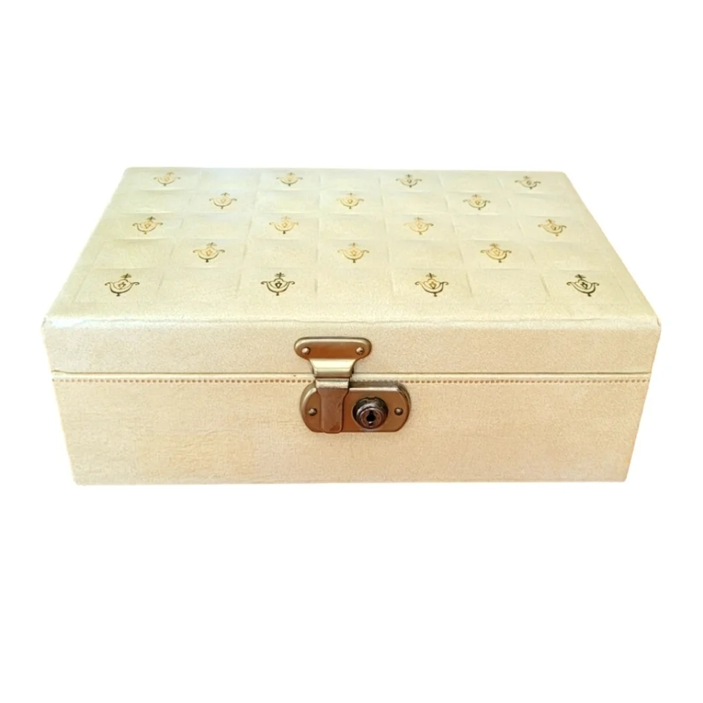 Vintage‎ 1970's Cream and Gold Leaf Pattern Faux Leather Jewelry Box